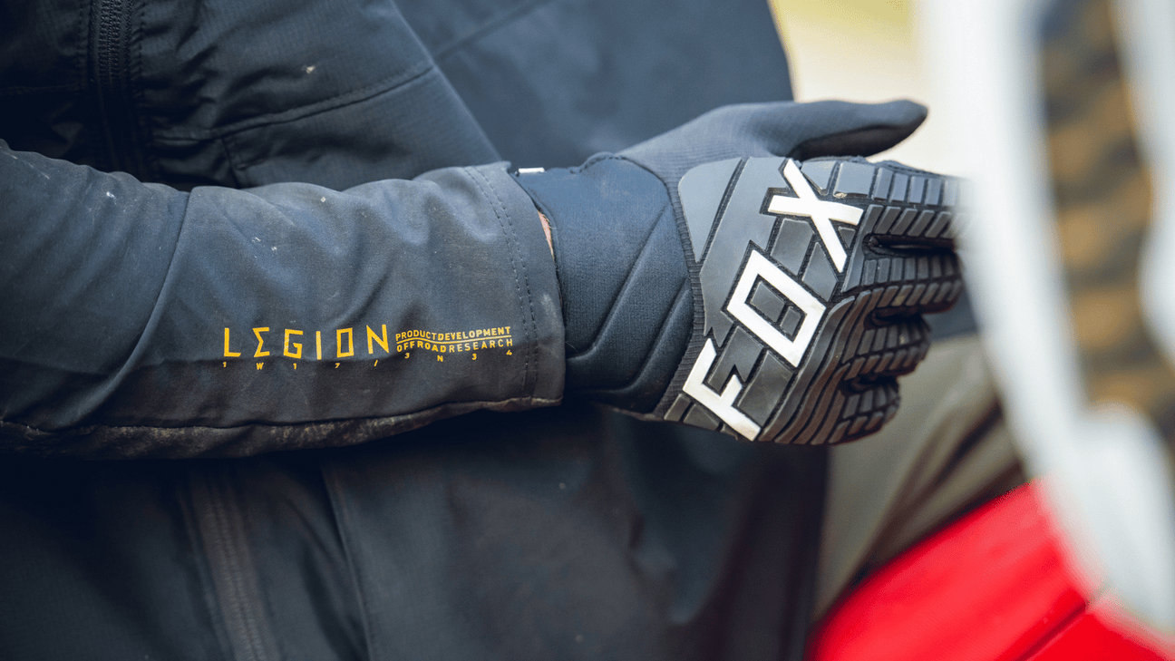Gloves | Dirt – SkiDoo Outlet